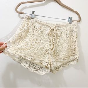 Full Tilt Ivory Crochet Shorts Sz L (fits like M)